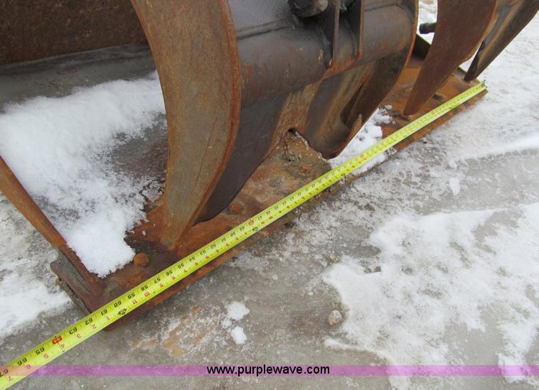 image for item I9827 Skid steer 60" grapple bucket