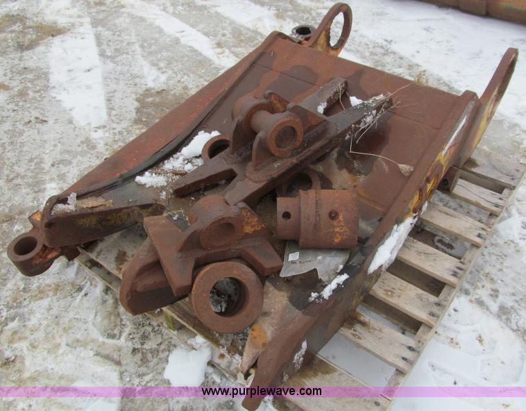 image for item I9834 CF hydraulic excavator thumb parts