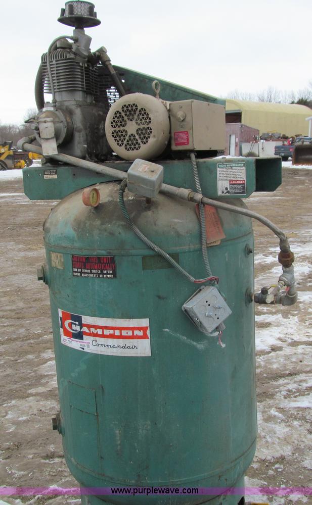 image for item I9838 1981 Champion VRV5-12 air compressor