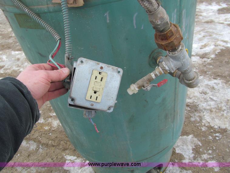 image for item I9838 1981 Champion VRV5-12 air compressor