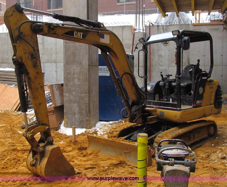 image for item I9840 2002 Caterpillar 303.5 mini excavator