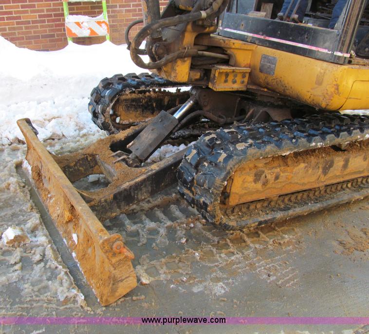 image for item I9840 2002 Caterpillar 303.5 mini excavator