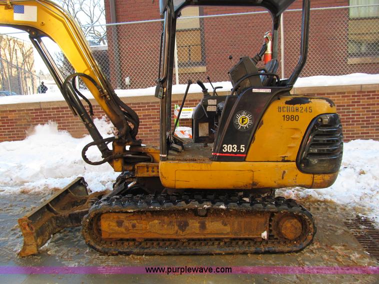 image for item I9840 2002 Caterpillar 303.5 mini excavator