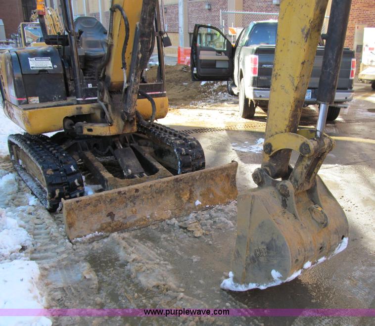 image for item I9840 2002 Caterpillar 303.5 mini excavator