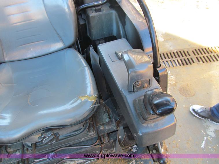 image for item I9840 2002 Caterpillar 303.5 mini excavator