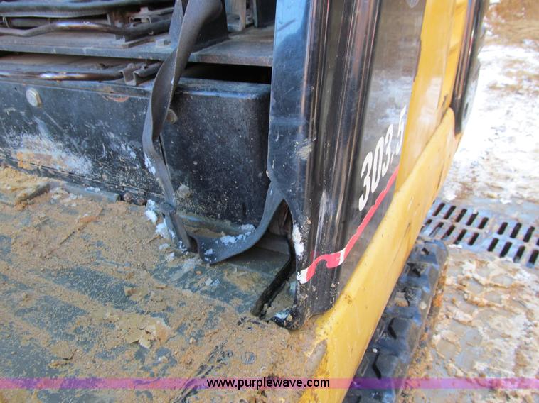 image for item I9840 2002 Caterpillar 303.5 mini excavator