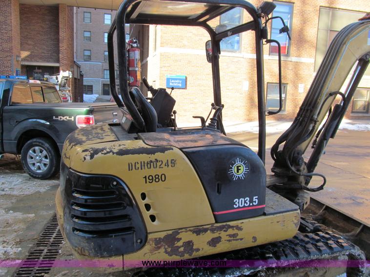 image for item I9840 2002 Caterpillar 303.5 mini excavator