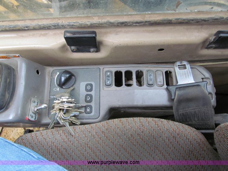 image for item I9842 1998 Caterpillar 320BL  excavator