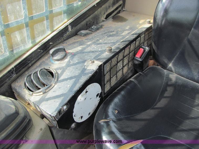 image for item I9844 2003 Caterpillar 257 track skid steer