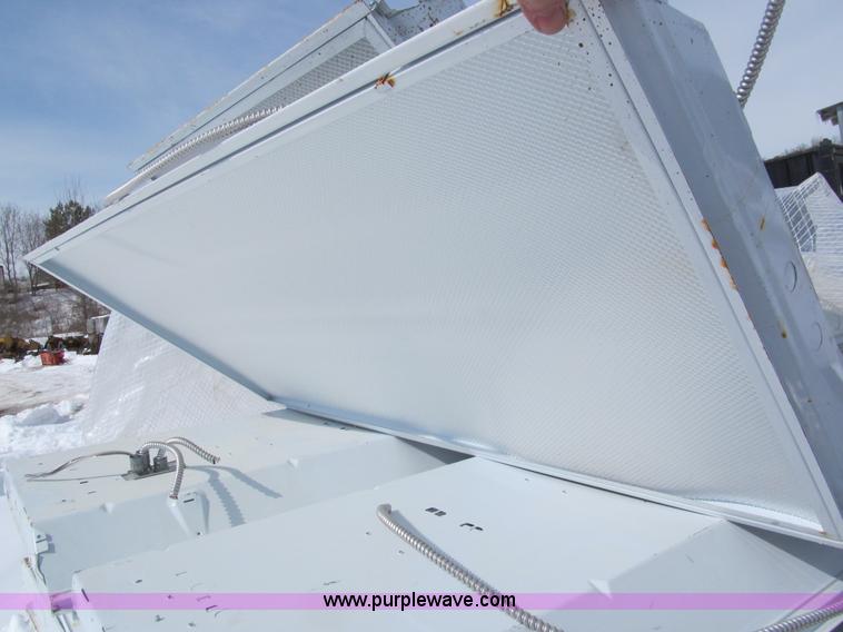 image for item I9849 Assorted indoor light fixtures