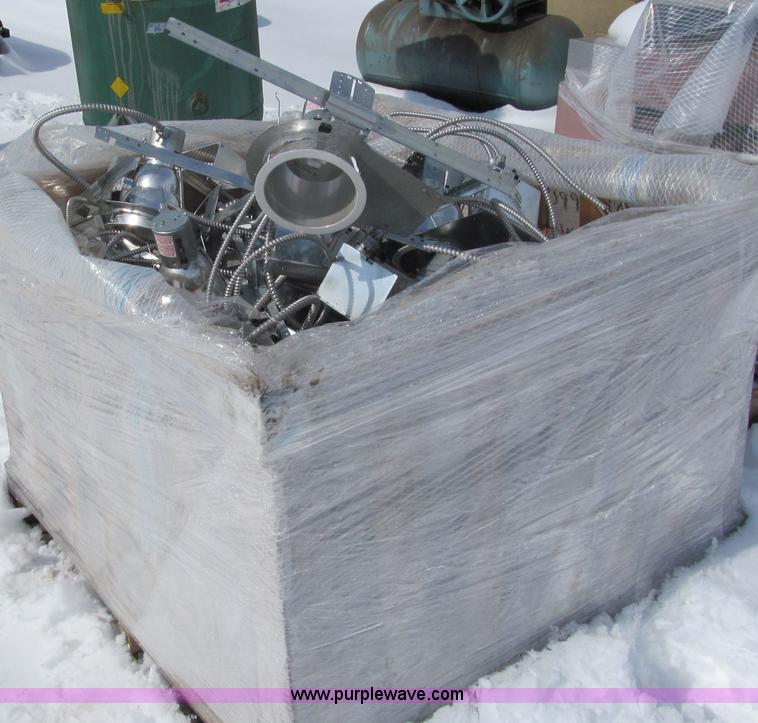 image for item I9849 Assorted indoor light fixtures