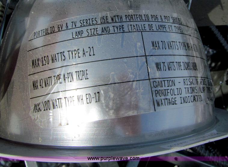 image for item I9849 Assorted indoor light fixtures