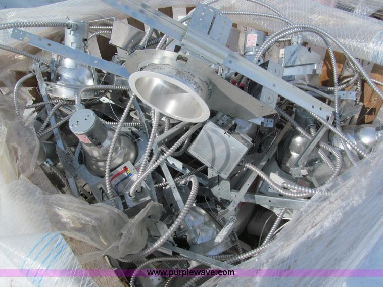 image for item I9849 Assorted indoor light fixtures