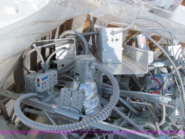 image for item I9849 Assorted indoor light fixtures