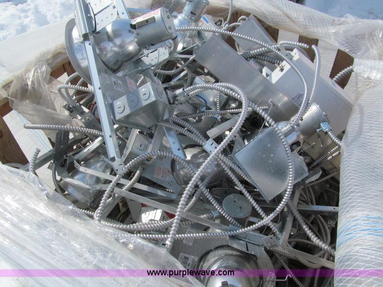 image for item I9849 Assorted indoor light fixtures