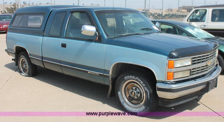 image for item D8017 1991 Chevrolet Silverado 2500 Extended Cab pickup truck