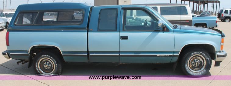 image for item D8017 1991 Chevrolet Silverado 2500 Extended Cab pickup truck