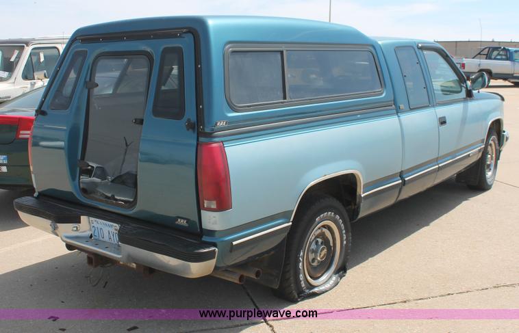 image for item D8017 1991 Chevrolet Silverado 2500 Extended Cab pickup truck