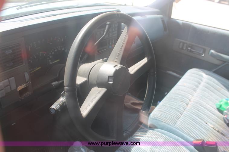 image for item D8017 1991 Chevrolet Silverado 2500 Extended Cab pickup truck