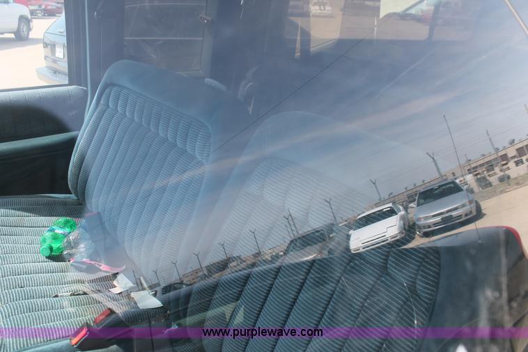 image for item D8017 1991 Chevrolet Silverado 2500 Extended Cab pickup truck