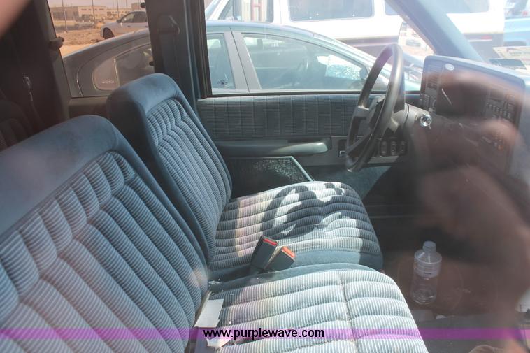 image for item D8017 1991 Chevrolet Silverado 2500 Extended Cab pickup truck