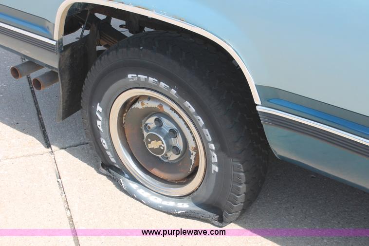 image for item D8017 1991 Chevrolet Silverado 2500 Extended Cab pickup truck