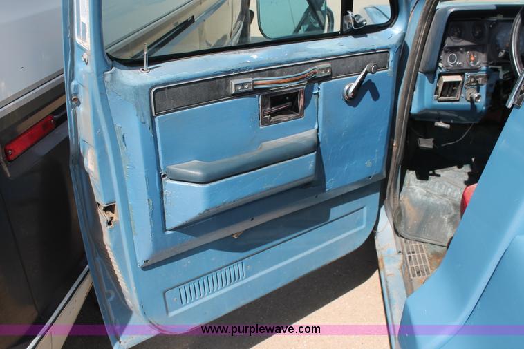 image for item D8019 1982 Chevrolet Scottsdale 10 pickup truck