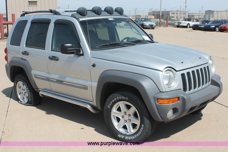 image for item D8020 2002 Jeep Liberty Sport SUV