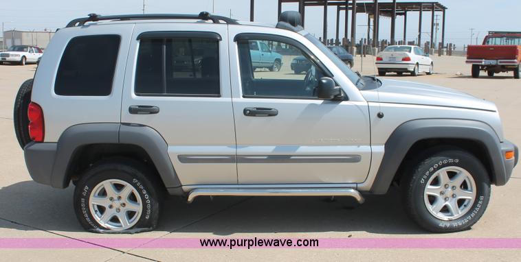 image for item D8020 2002 Jeep Liberty Sport SUV