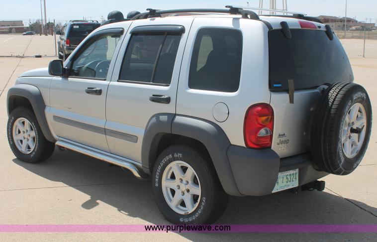 image for item D8020 2002 Jeep Liberty Sport SUV