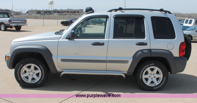 image for item D8020 2002 Jeep Liberty Sport SUV