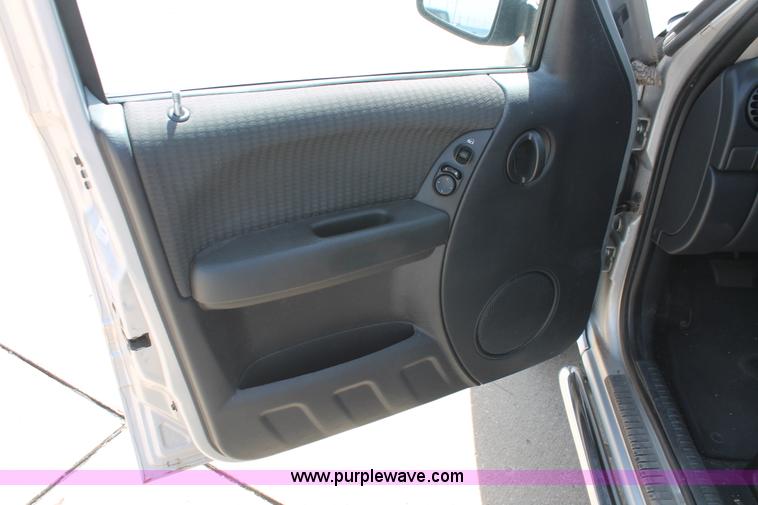 image for item D8020 2002 Jeep Liberty Sport SUV