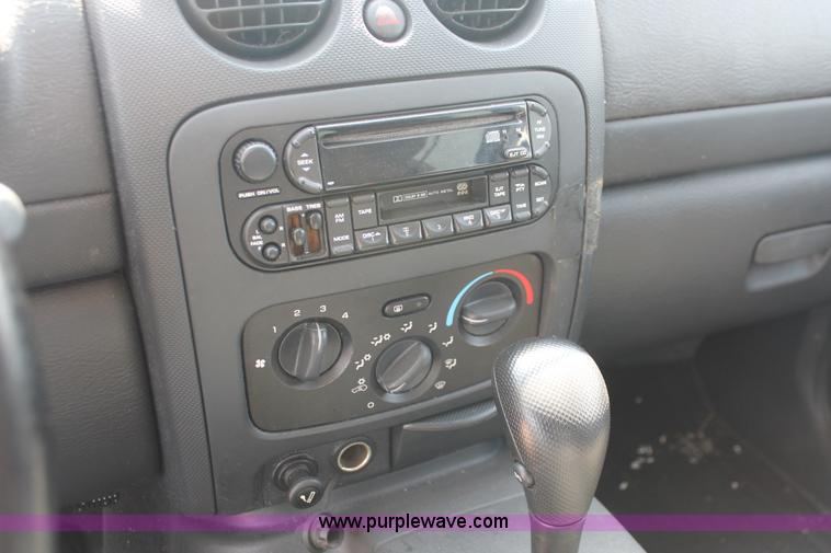 image for item D8020 2002 Jeep Liberty Sport SUV