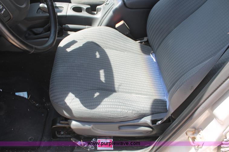 image for item D8020 2002 Jeep Liberty Sport SUV