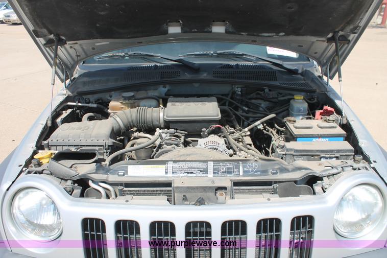 image for item D8020 2002 Jeep Liberty Sport SUV