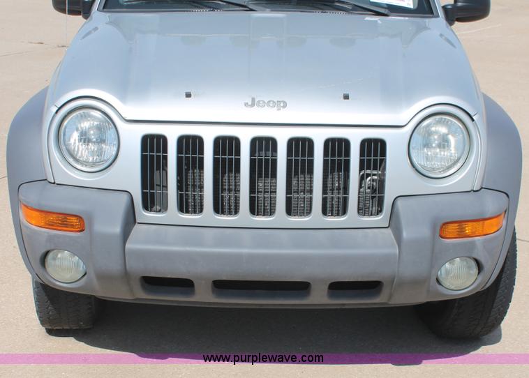 image for item D8020 2002 Jeep Liberty Sport SUV