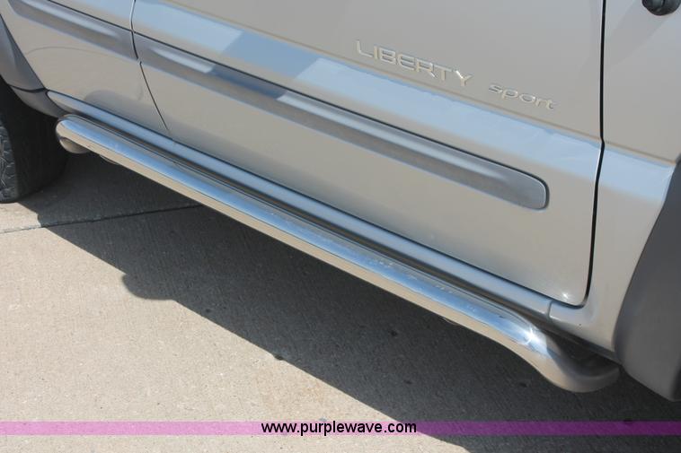 image for item D8020 2002 Jeep Liberty Sport SUV