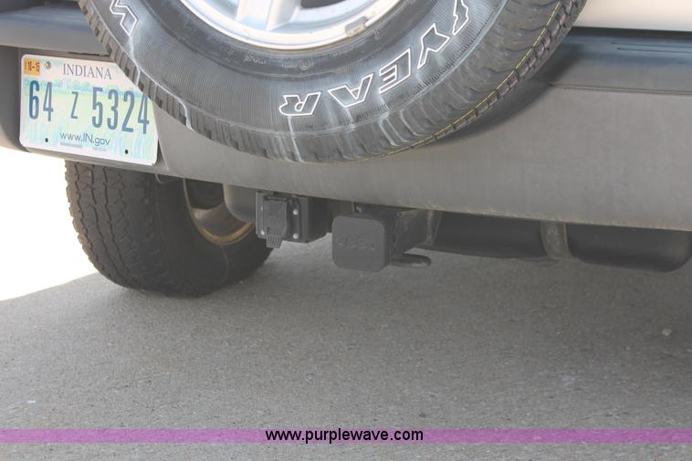 image for item D8020 2002 Jeep Liberty Sport SUV