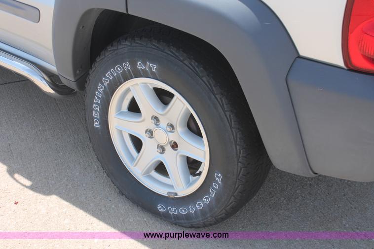 image for item D8020 2002 Jeep Liberty Sport SUV