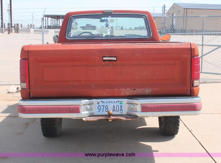 image for item D8021 1984 Ford F150 pickup truck
