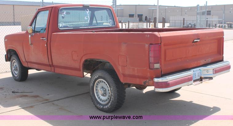 image for item D8021 1984 Ford F150 pickup truck