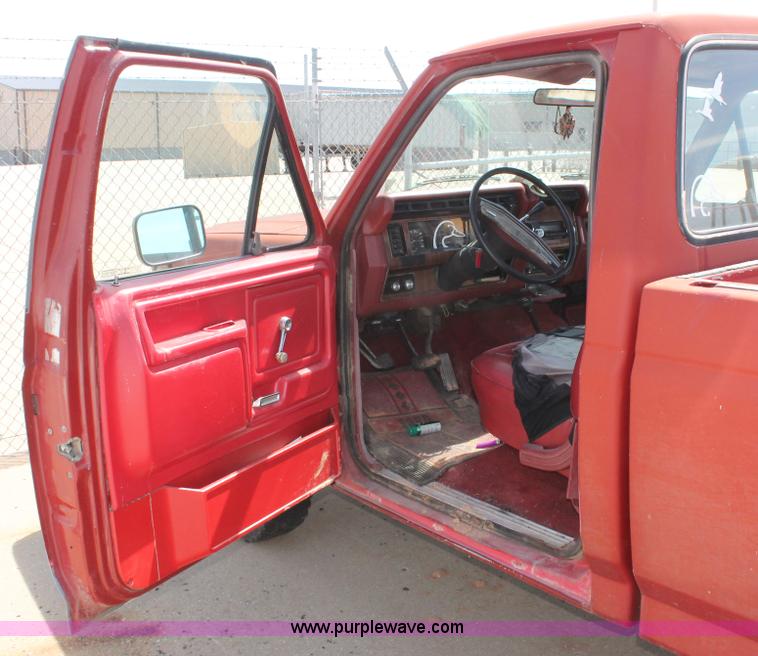 image for item D8021 1984 Ford F150 pickup truck