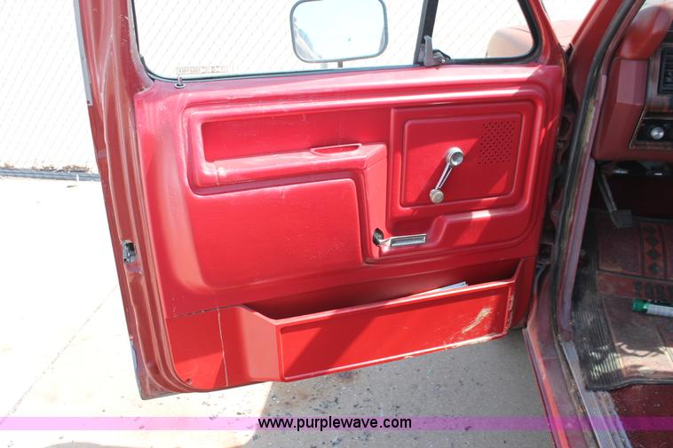 image for item D8021 1984 Ford F150 pickup truck