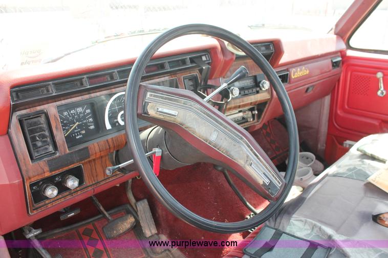 image for item D8021 1984 Ford F150 pickup truck