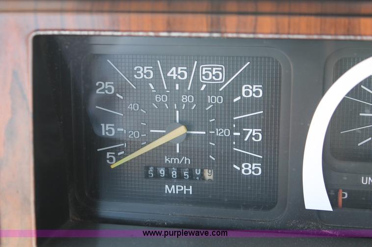 image for item D8021 1984 Ford F150 pickup truck