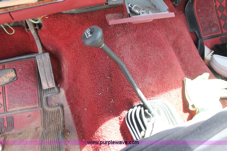 image for item D8021 1984 Ford F150 pickup truck