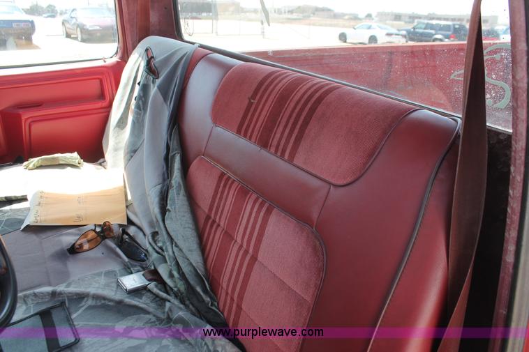 image for item D8021 1984 Ford F150 pickup truck