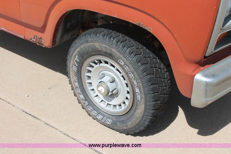 image for item D8021 1984 Ford F150 pickup truck