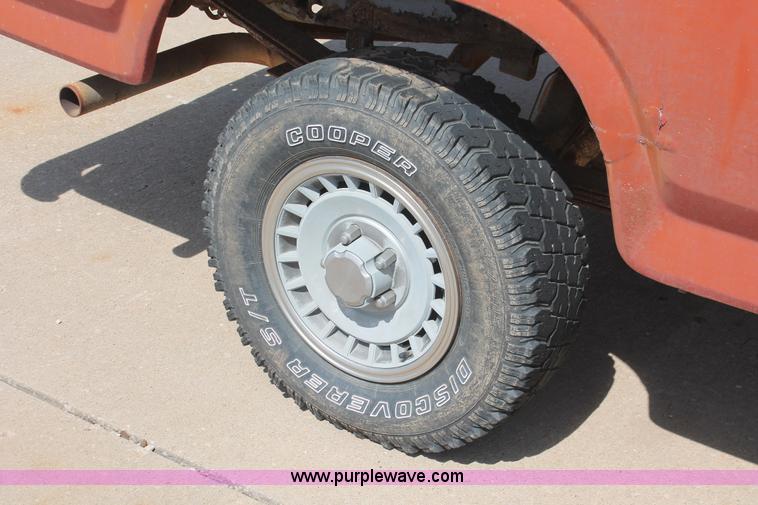 image for item D8021 1984 Ford F150 pickup truck