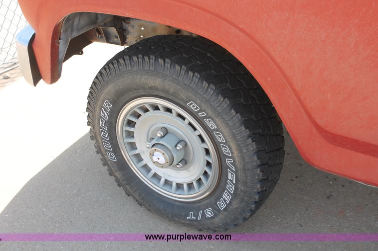 image for item D8021 1984 Ford F150 pickup truck